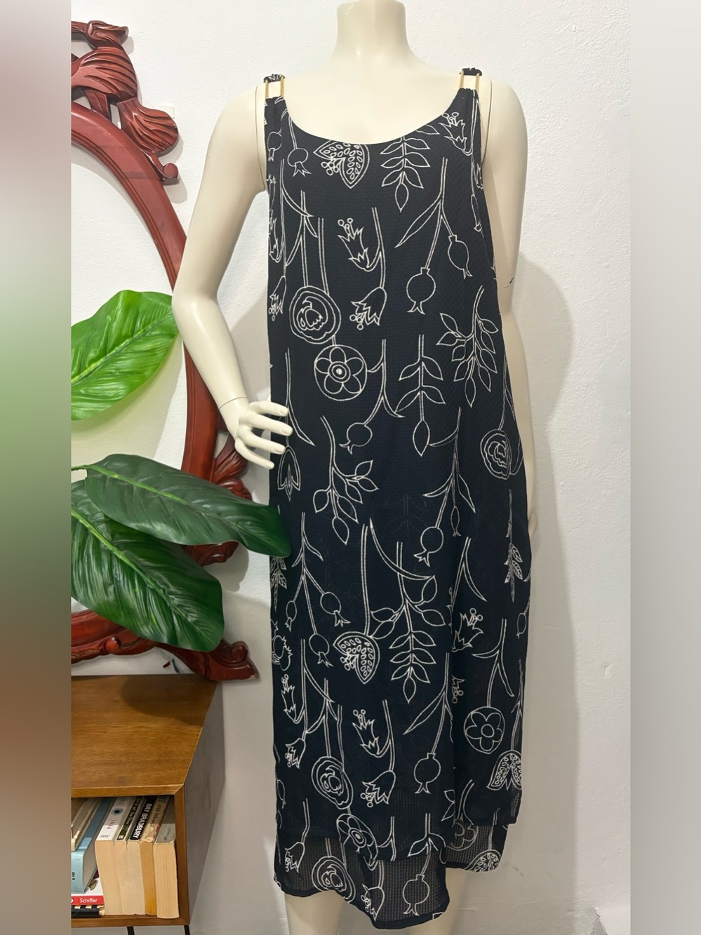 Women’s Vintage Italian Made Viscose Black Floral Sleeveless Midi Shift Dress